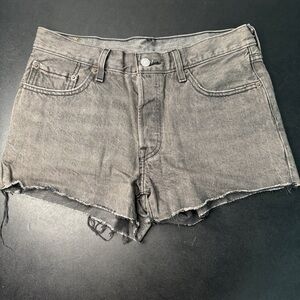 Levi’s mid rise shorts
